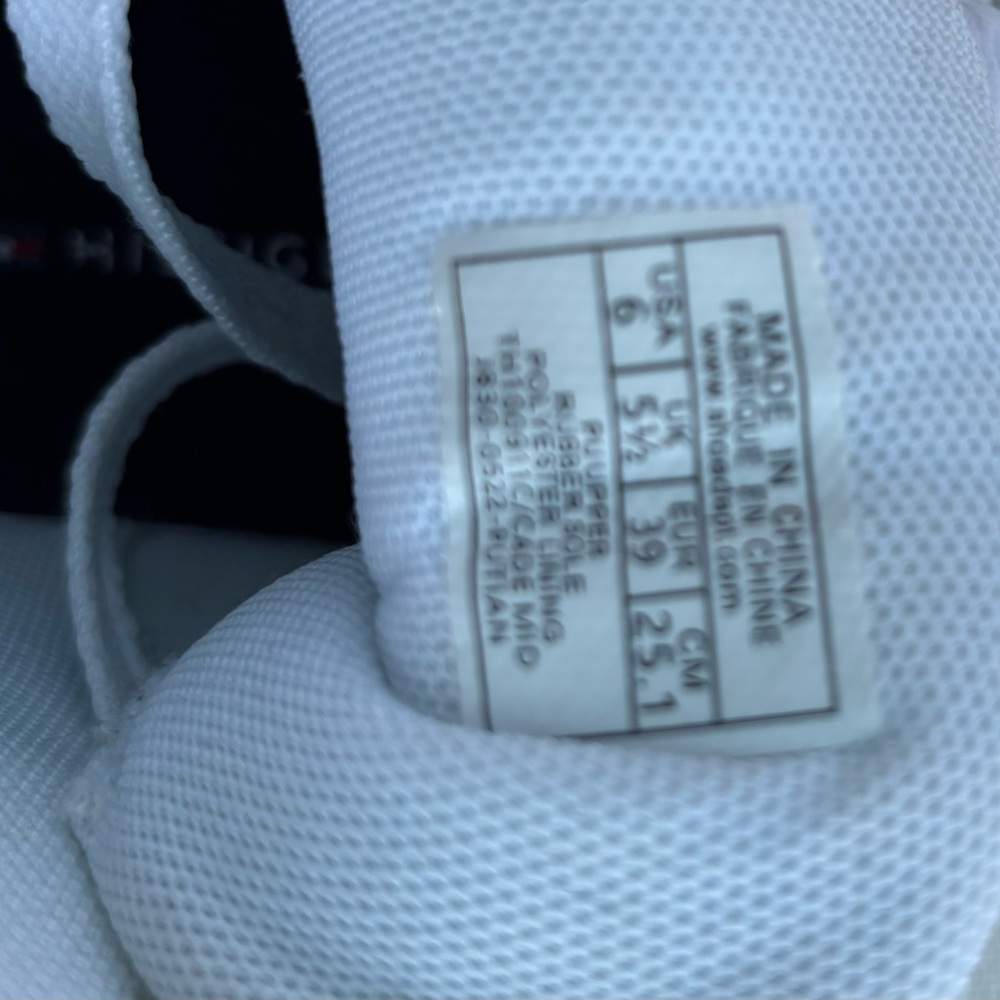 Tommy Hilfiger White Sneakers Modern Style - Picture 14 of 14